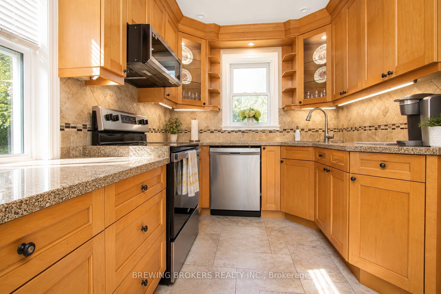 1536 Applewood Road, Mississauga, ON L5E 2M3 photo 4