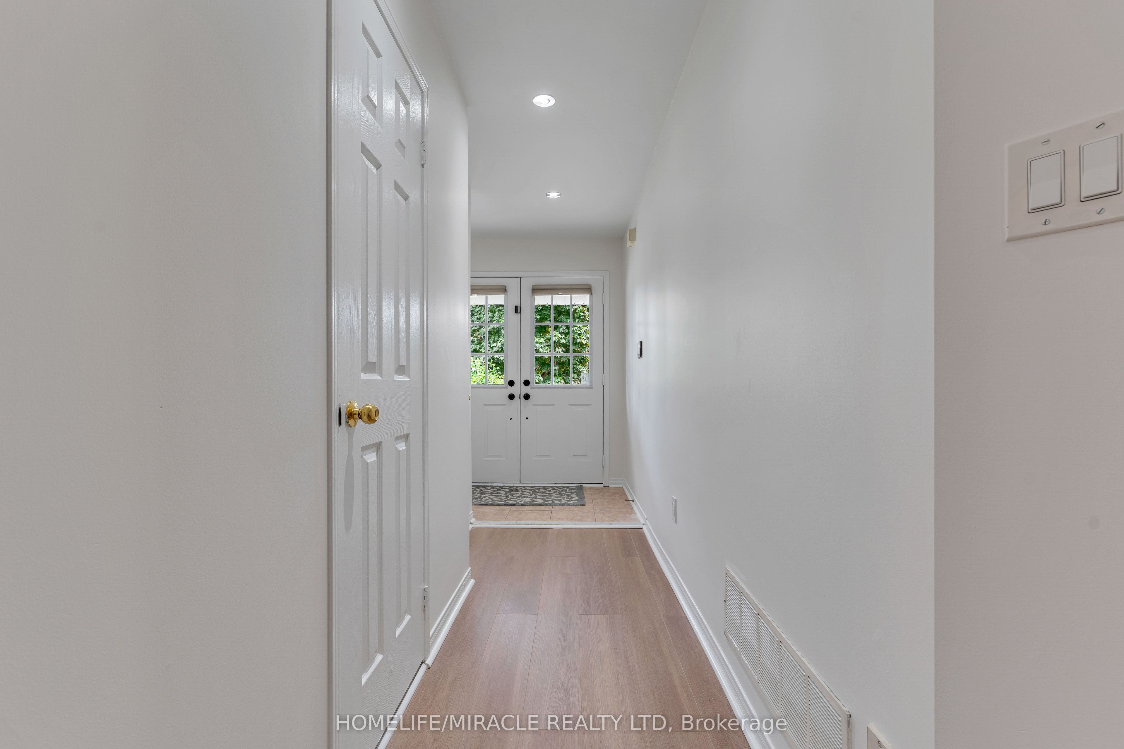 4191 Goldenrod Crescent, Mississauga, ON L5V 3C2 photo 3