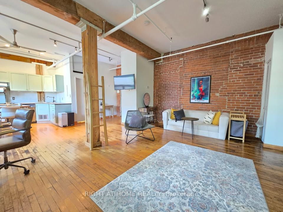 121 Prescott Avenue 12, Toronto, ON M6N 3G8