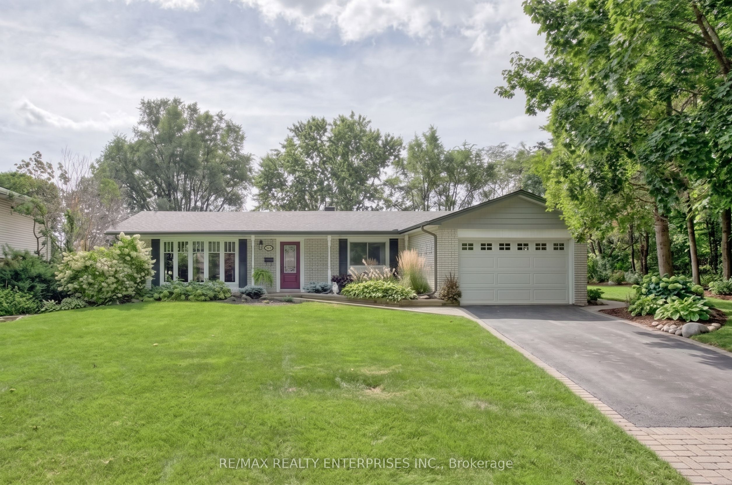1566 Venetia Drive, Oakville, ON L6L 1K7