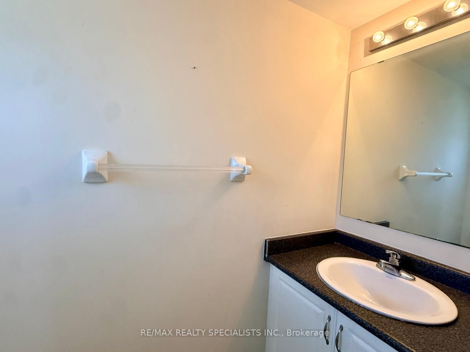 525 NOVO STAR Drive 172, Mississauga, ON L5W 1X8 photo 4