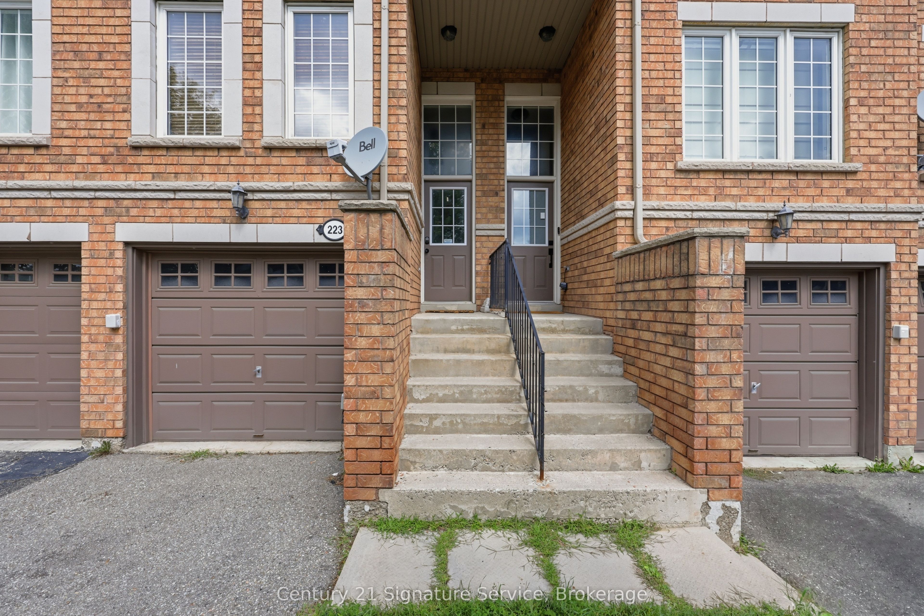 435 Hensall Circle 223, Mississauga, ON L5A 4P1 photo 2