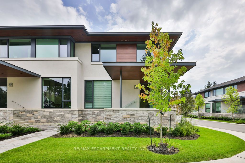 10 Maple Grove Drive 16, Oakville, ON L6J 0E1