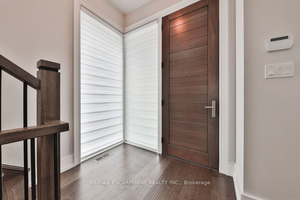 10 Maple Grove Drive 16, Oakville, ON L6J 0E1 photo 2