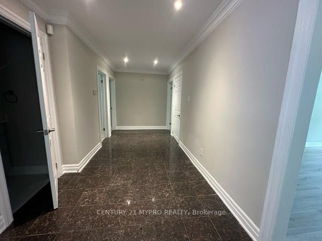 1417 Wateska Boulevard, Mississauga, ON L5H 2R3 photo 2