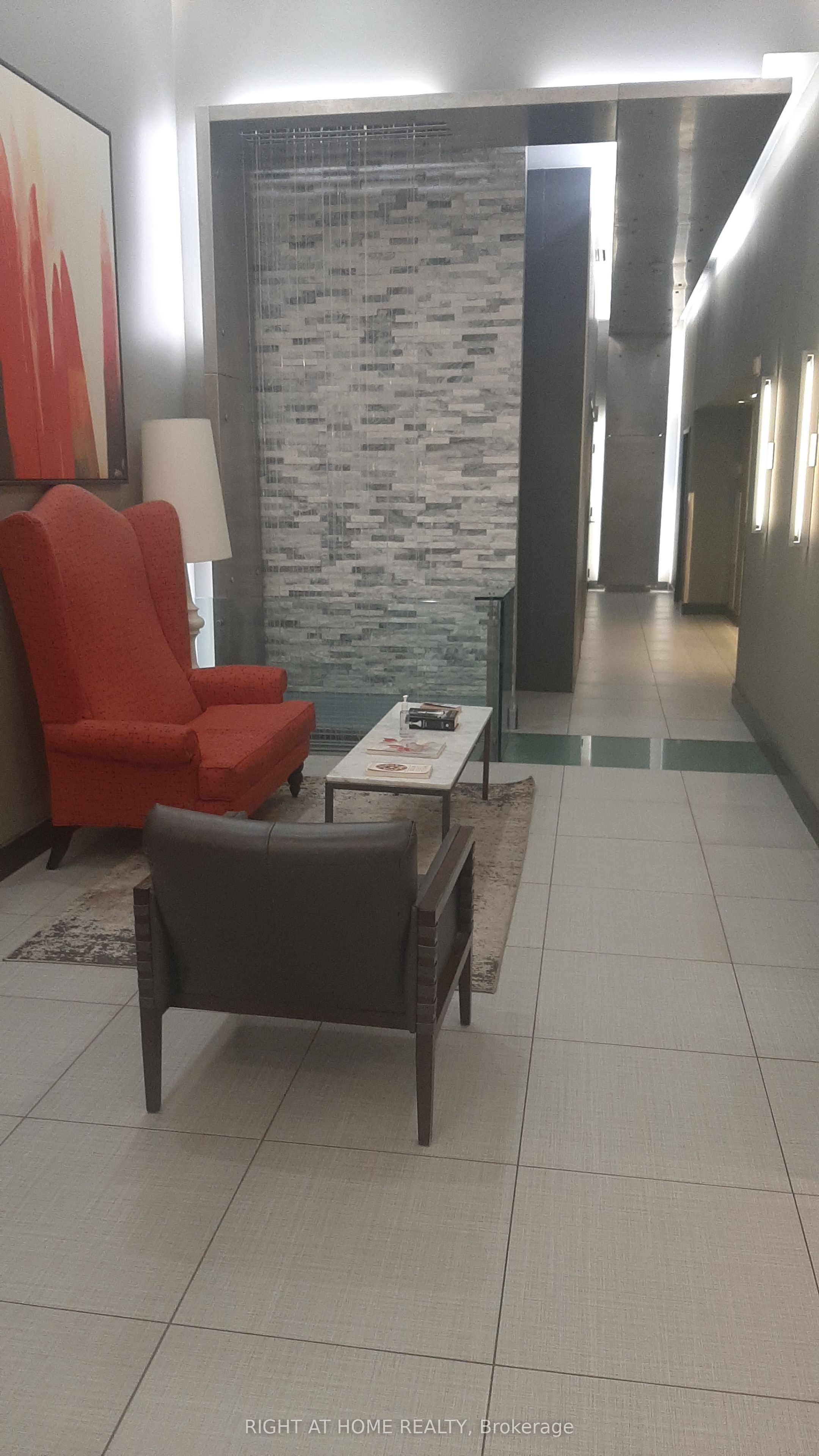 1040 The Queensway, Toronto, ON M8Z 0A7 photo 2