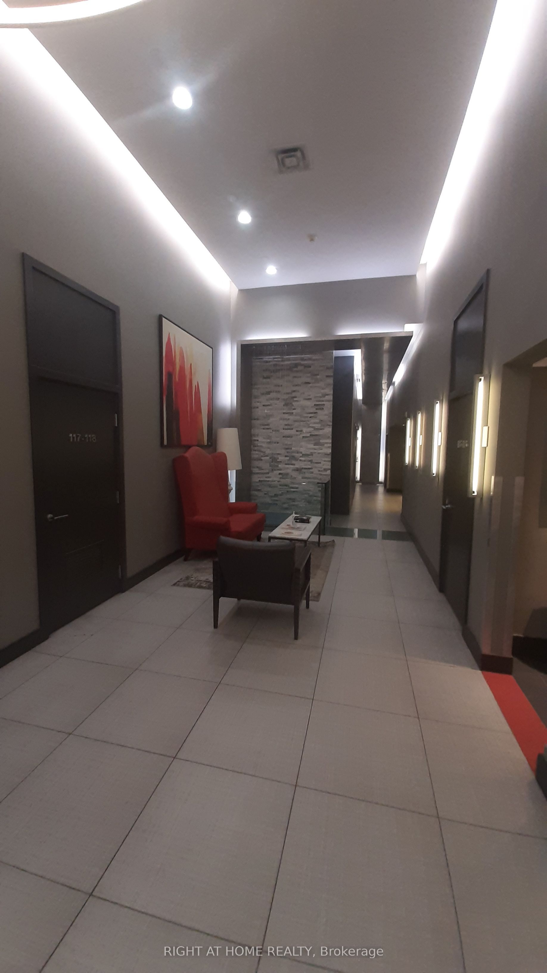 1040 The Queensway, Toronto, ON M8Z 0A7 photo 3