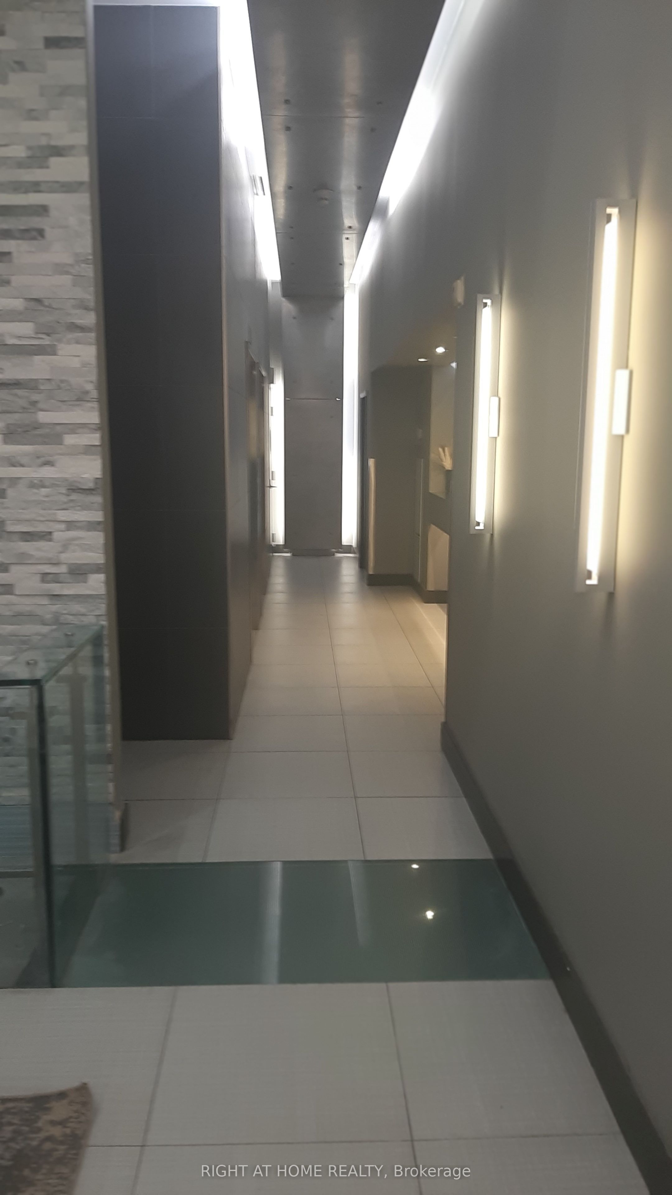 1040 The Queensway, Toronto, ON M8Z 0A7 photo 4