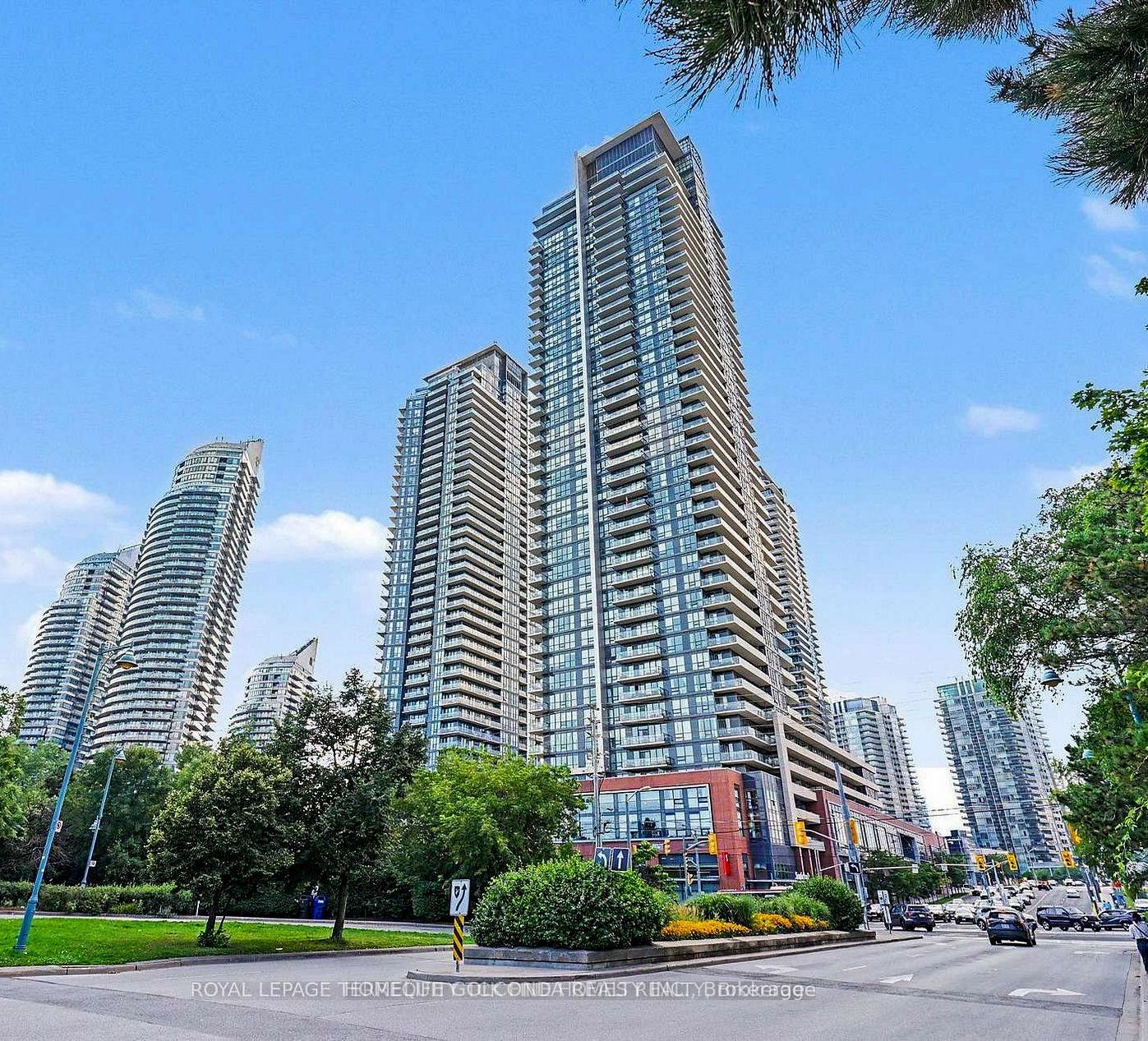 2200 Lake Shore Boulevard W 819, Toronto, ON M8V 1A4