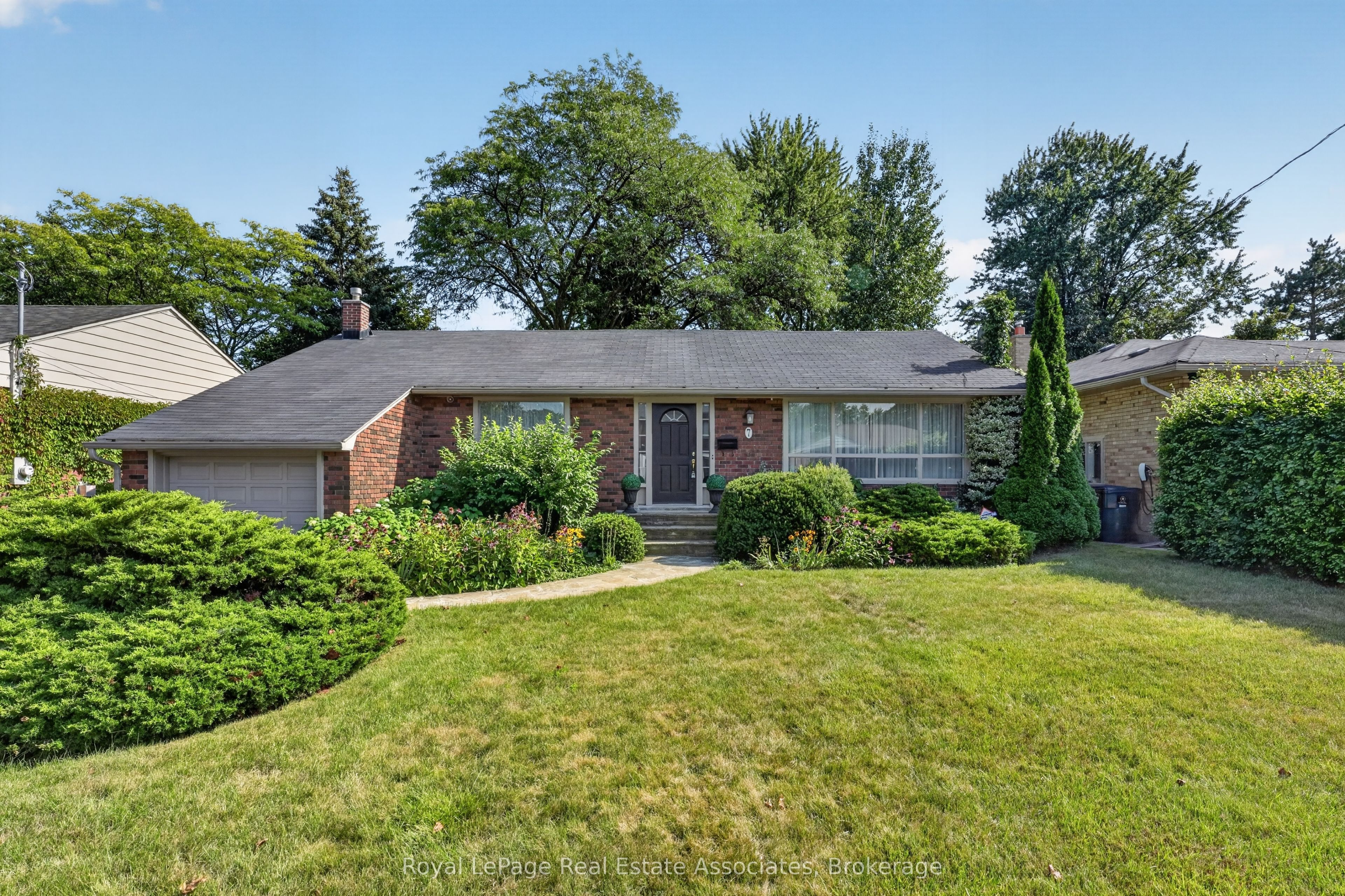 7 Greening Crescent, Toronto, ON M9A 1N9 photo 3