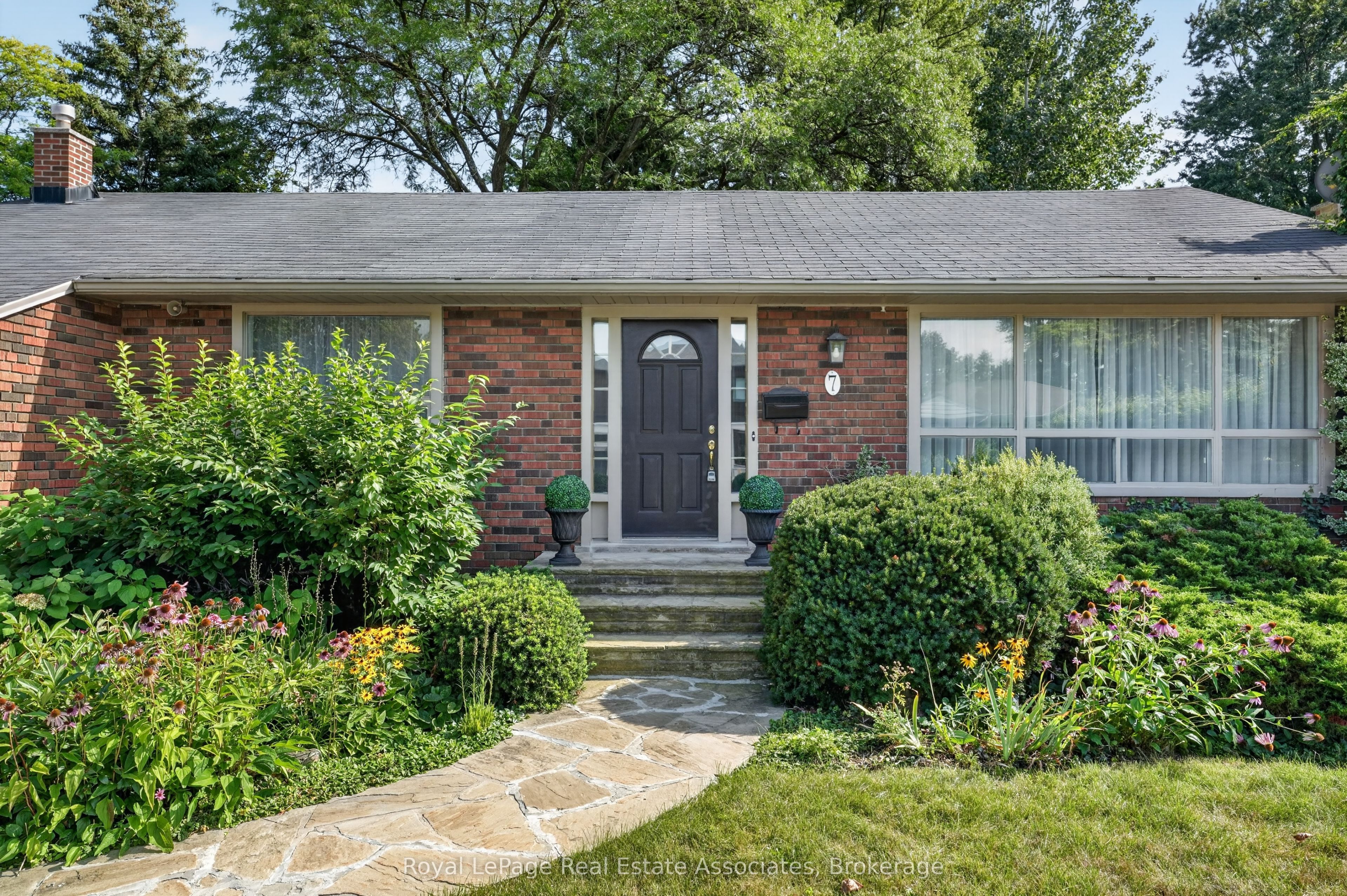 7 Greening Crescent, Toronto, ON M9A 1N9 photo 4