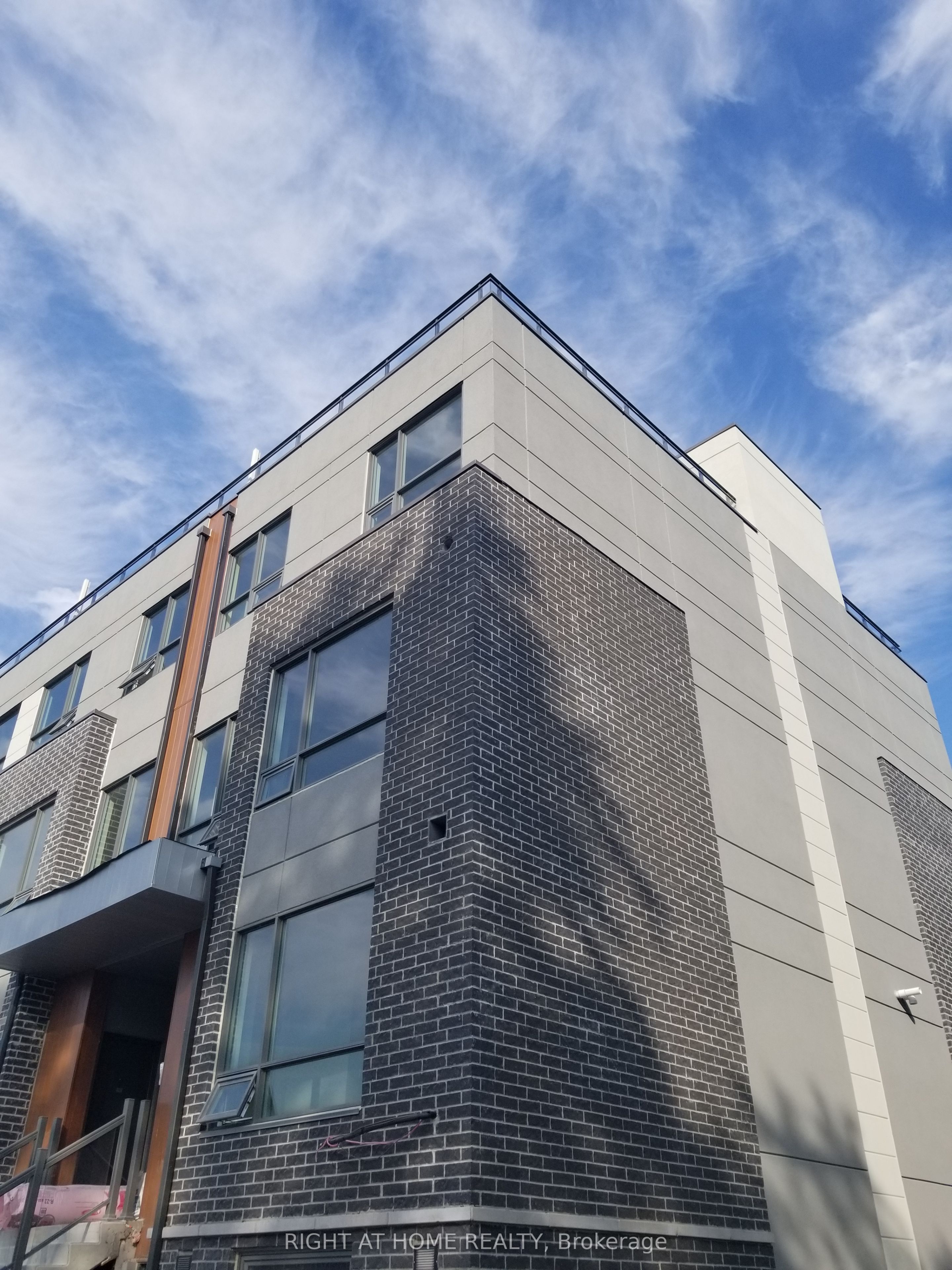 650 Atwater Avenue 3, Mississauga, ON L5G 0B6 photo 2