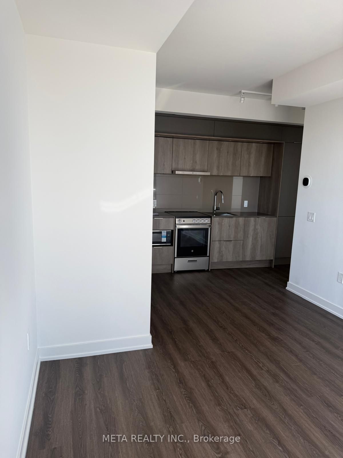 448 Burnhamthorpe Road W 1401, Mississauga, ON L5B 0R4 photo 3