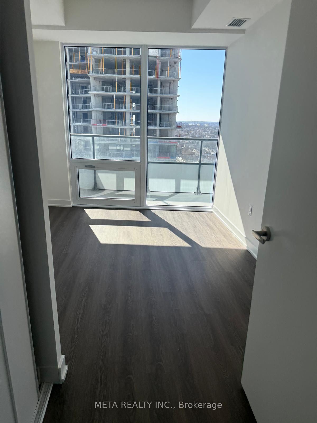 448 Burnhamthorpe Road W 1401, Mississauga, ON L5B 0R4 photo 4