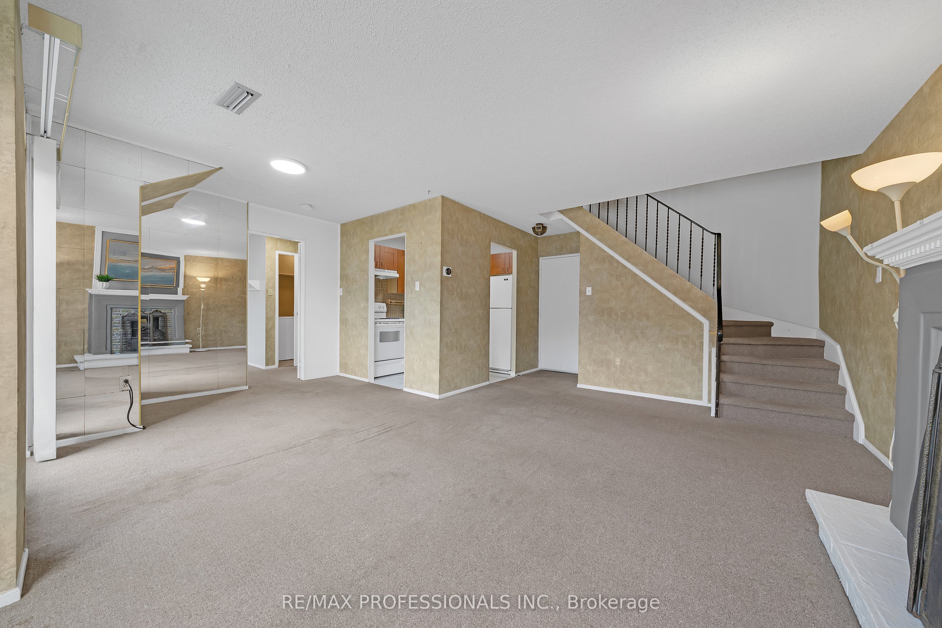 2001 Bonnymede Drive 116, Mississauga, ON L5J 4H8 photo 2