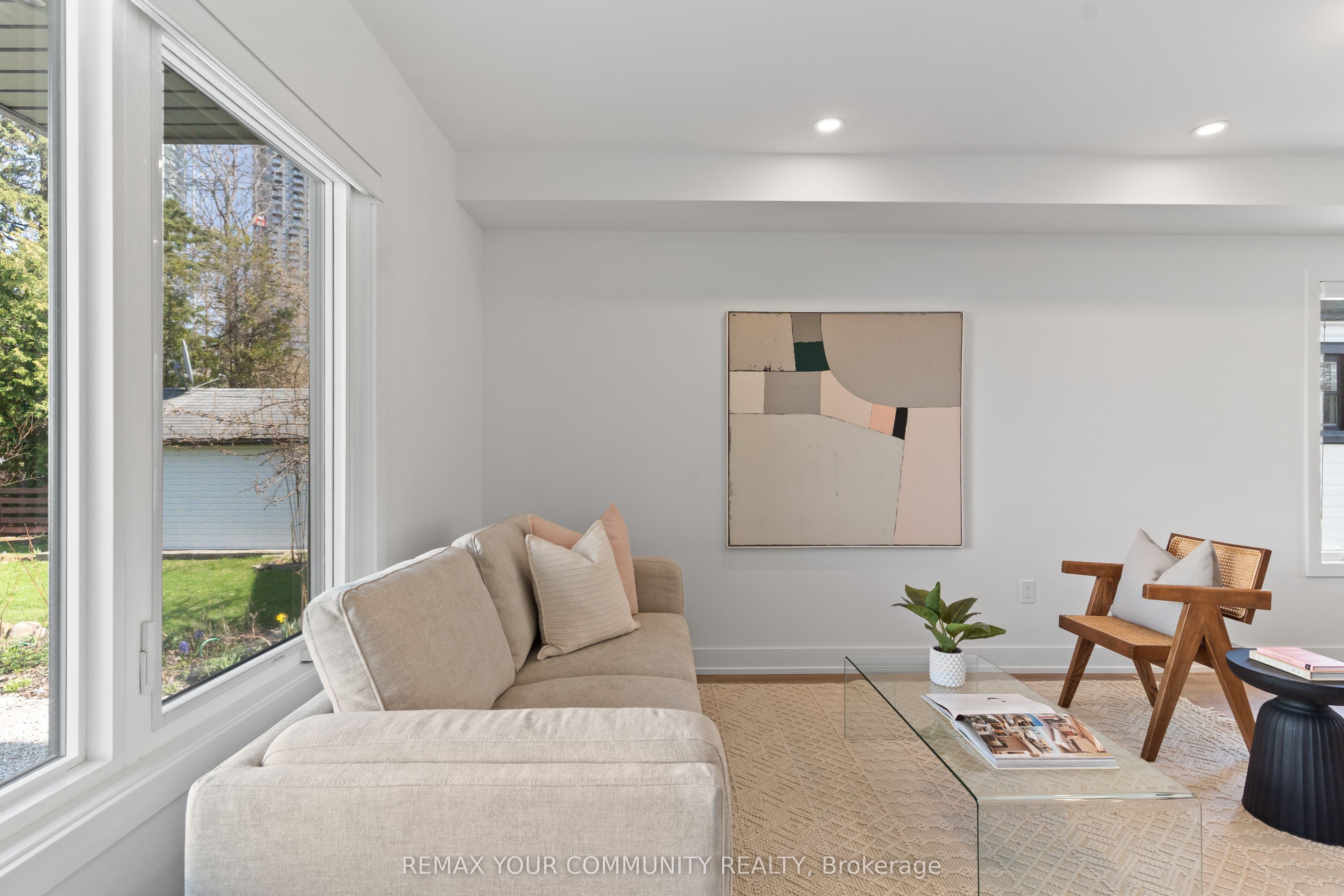 15 Acorn Avenue 1, Toronto, ON M9B 3P7 photo 3