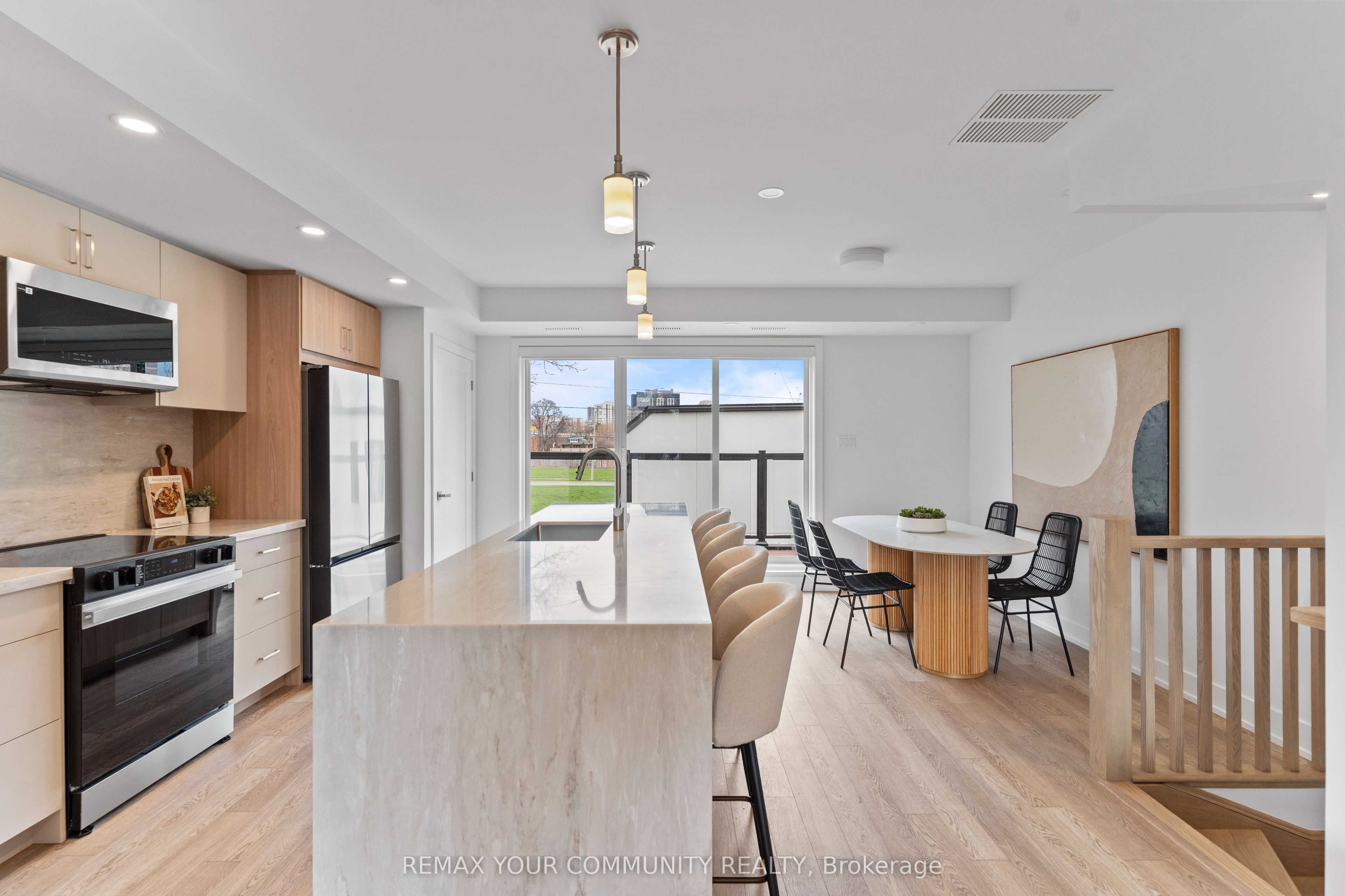 15 Acorn Avenue 3, Toronto, ON M9B 3P7 photo 3