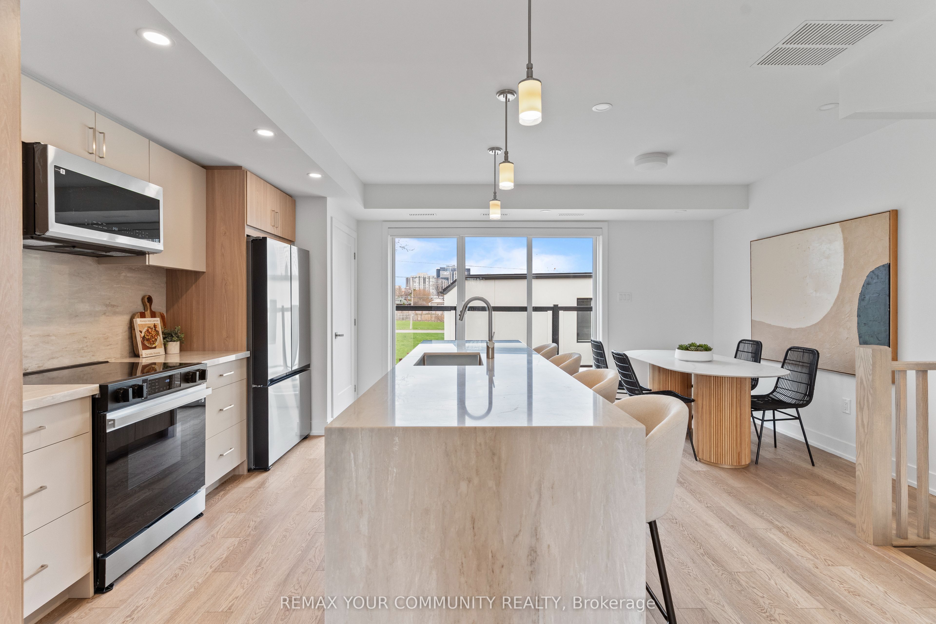 15 Acorn Avenue 3, Toronto, ON M9B 3P7 photo 4