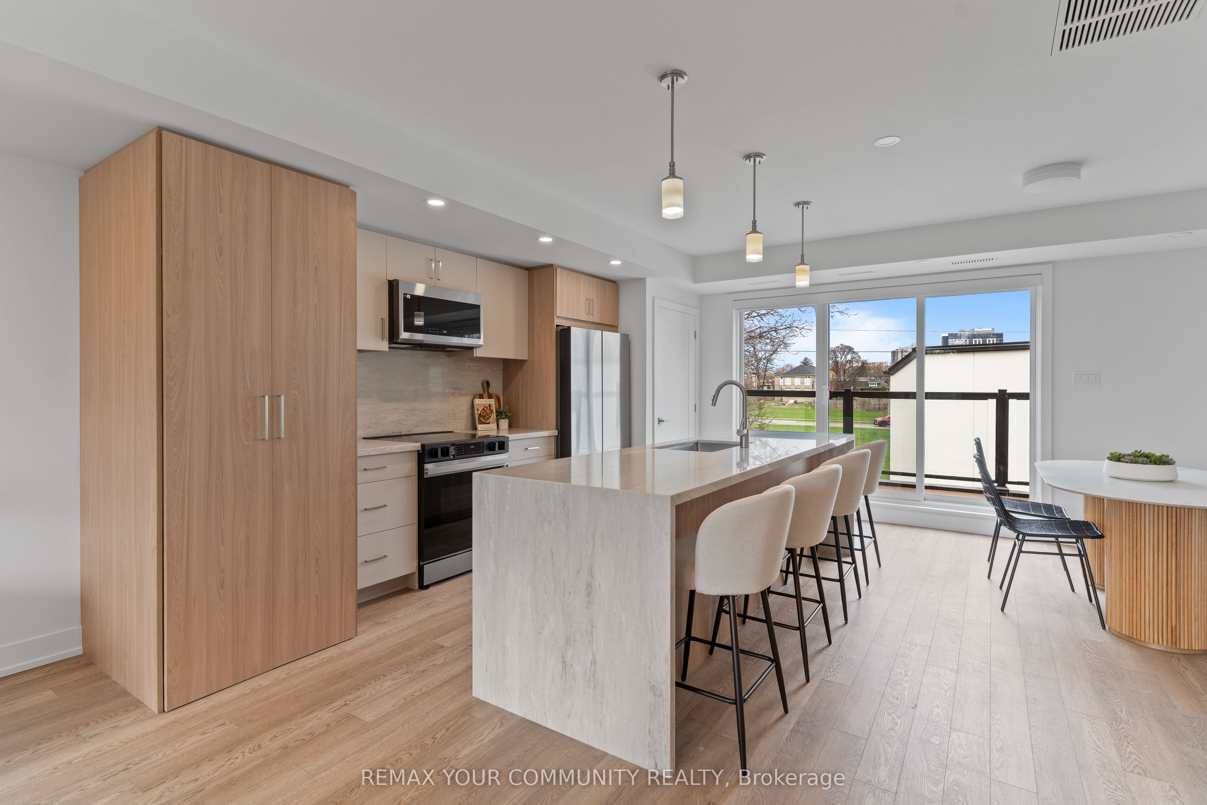 15 Acorn Avenue 3, Toronto, ON M9B 3P7 photo 5