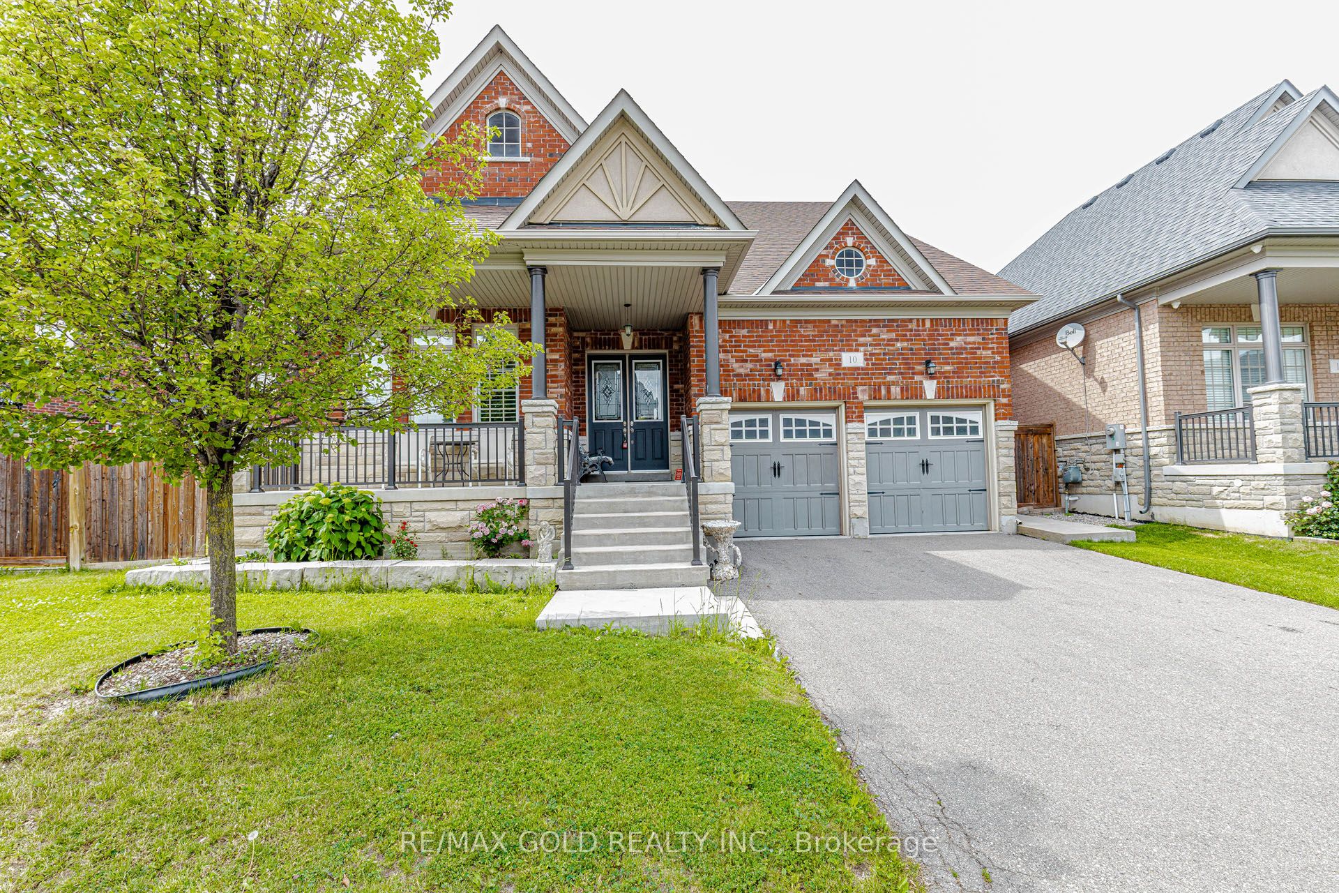 10 Falkland Road, Brampton, ON L6P 4C3 photo 2