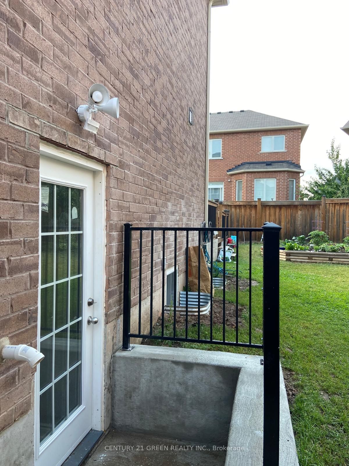 179 Huddlestone Crescent Basement, Milton, ON L9T 8G1