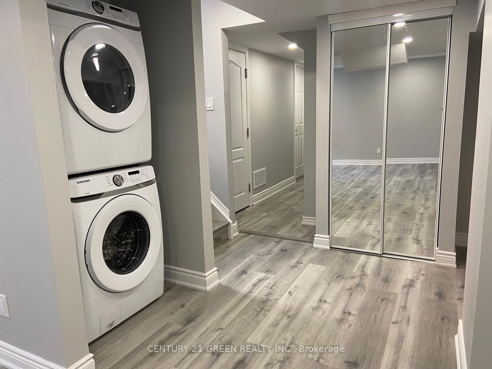 179 Huddlestone Crescent Basement, Milton, ON L9T 8G1 photo 2