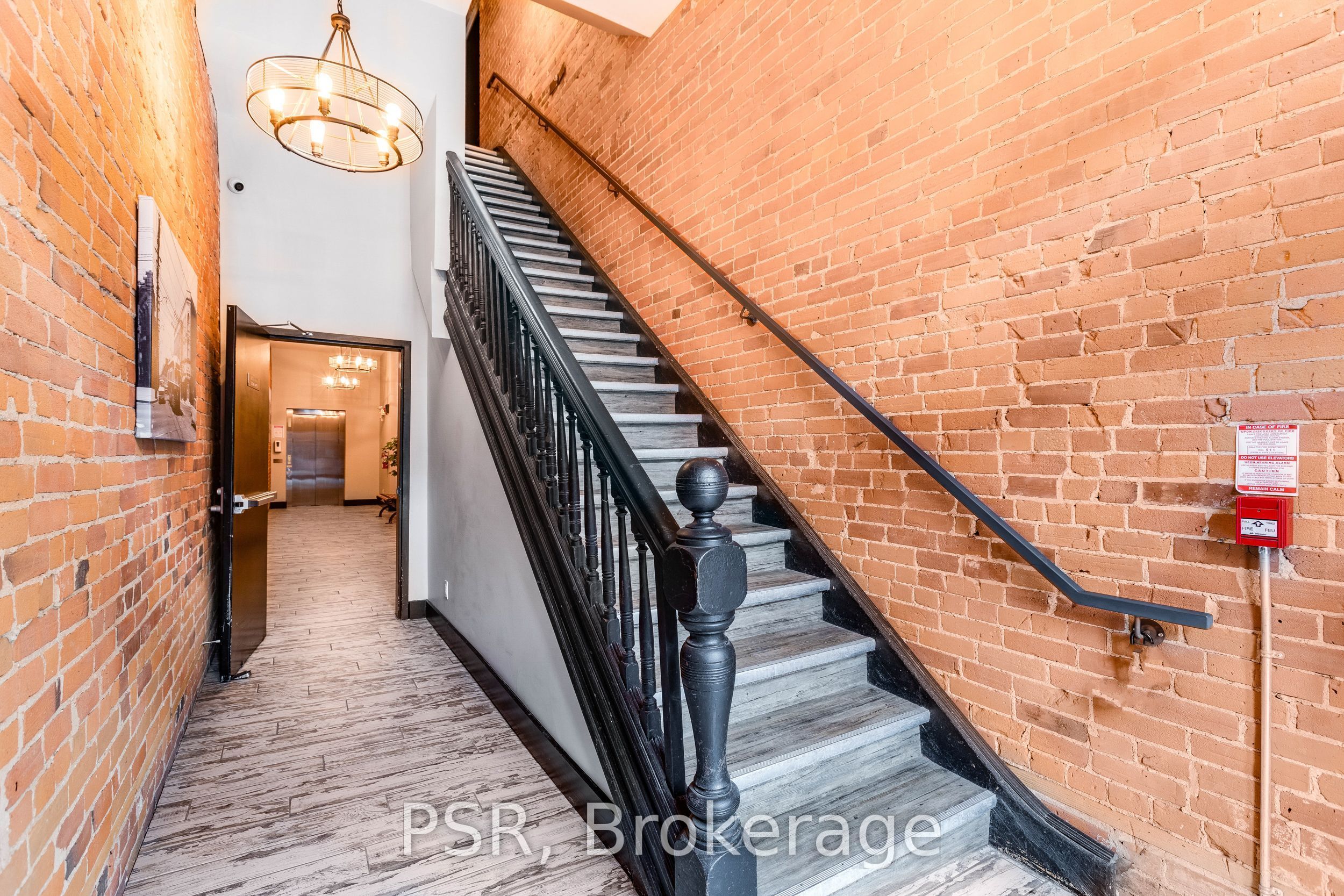 2870 Dundas Street W 201, Toronto, ON M6P 1Y8 photo 2