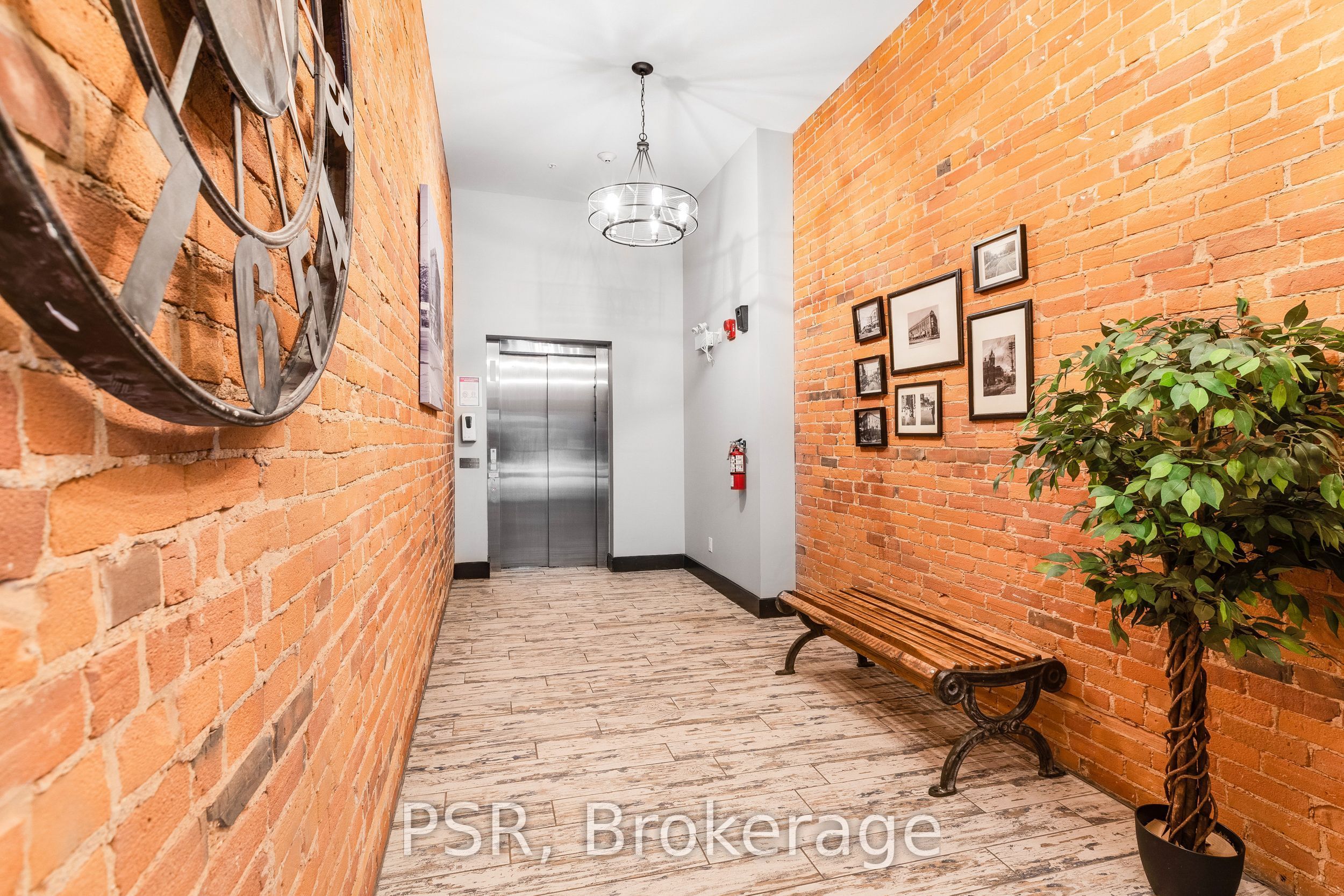 2870 Dundas Street W 201, Toronto, ON M6P 1Y8 photo 3