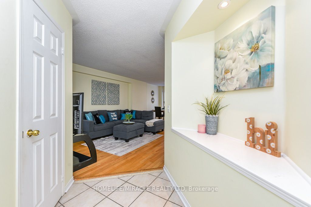 49 Seaside Circle, Brampton, ON L6R 2G7 photo 4
