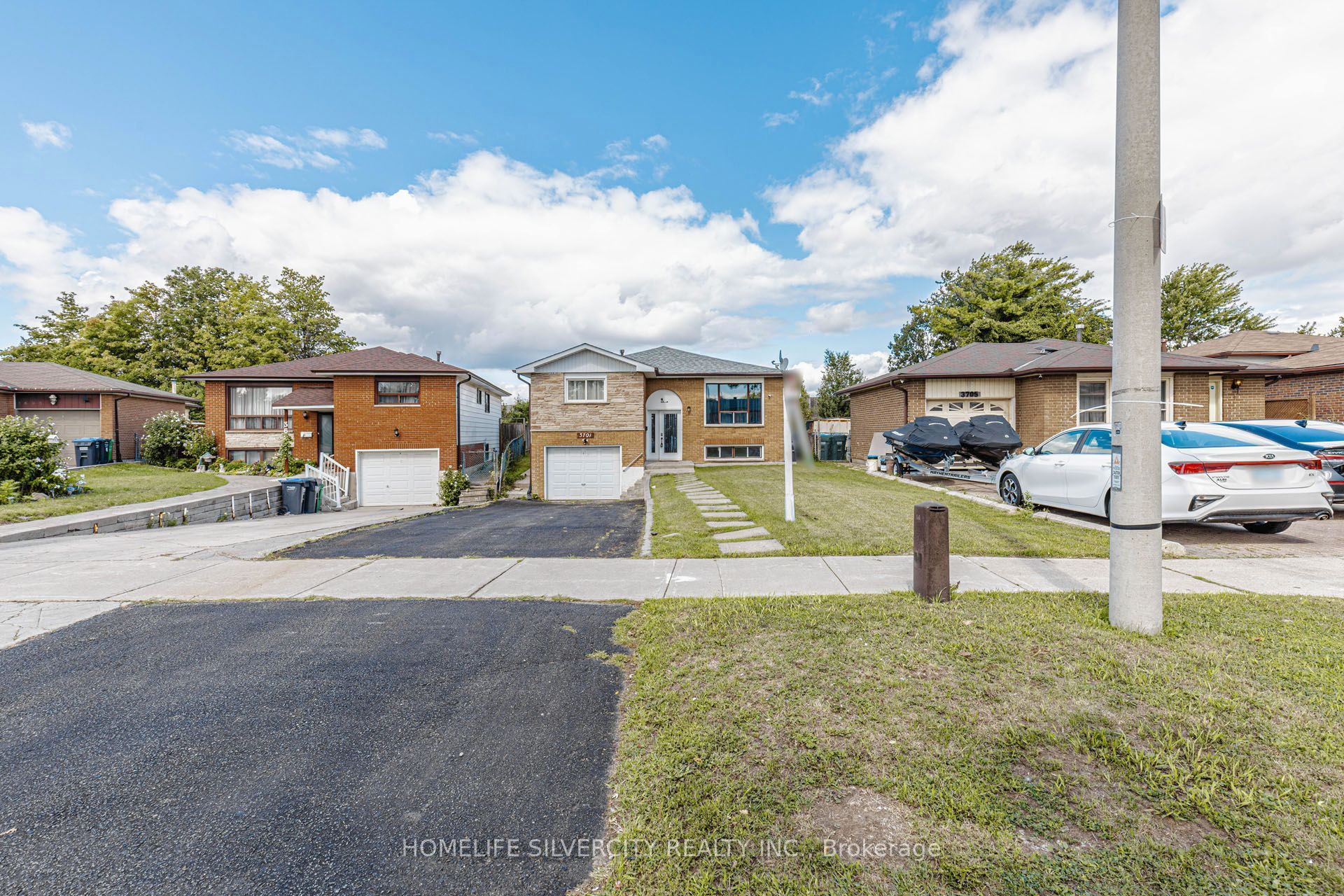 3701 Keenan Crescent, Mississauga, ON L4T 3M1