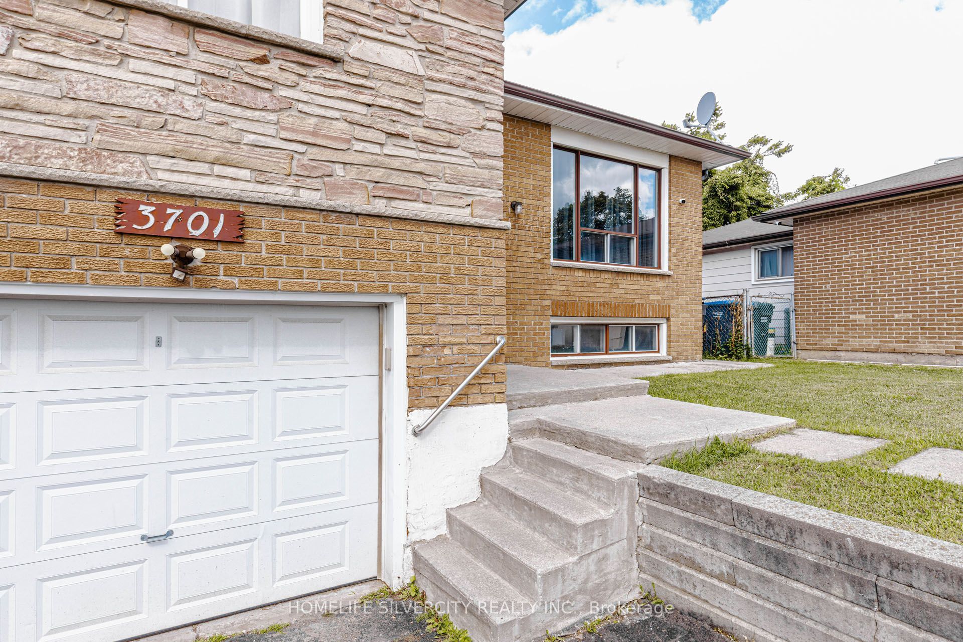 3701 Keenan Crescent, Mississauga, ON L4T 3M1 photo 4