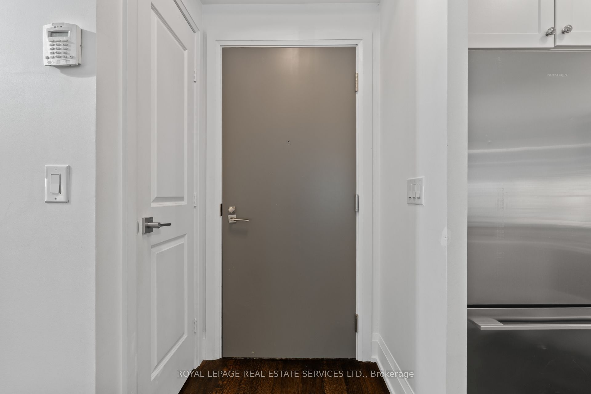 1 Old Mill Drive 107, Toronto, ON M6S 0A1 photo 4