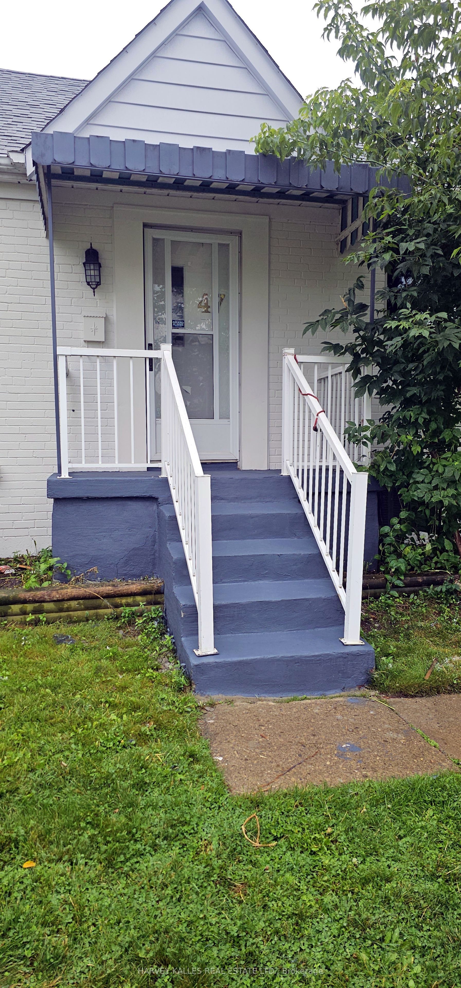 47 Stayner Avenue Lower, Toronto, ON M6B 1N5 photo 2