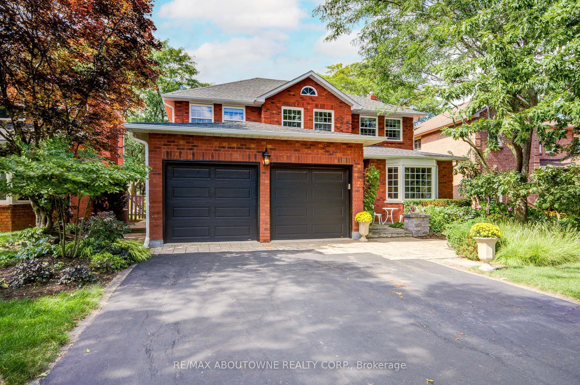 1511 Stoneybrook Trail, Oakville, ON L6M 2R4 photo 2
