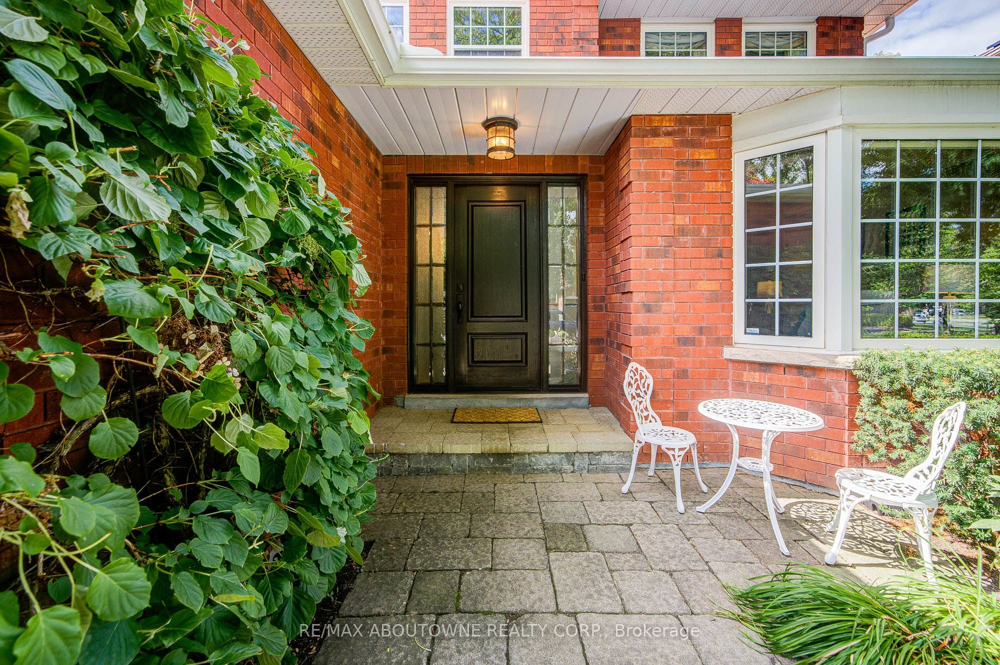 1511 Stoneybrook Trail, Oakville, ON L6M 2R4 photo 3