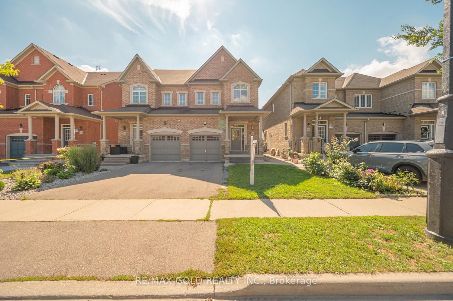 116 Lesabre Crescent, Brampton, ON L6P 0W4 photo 2
