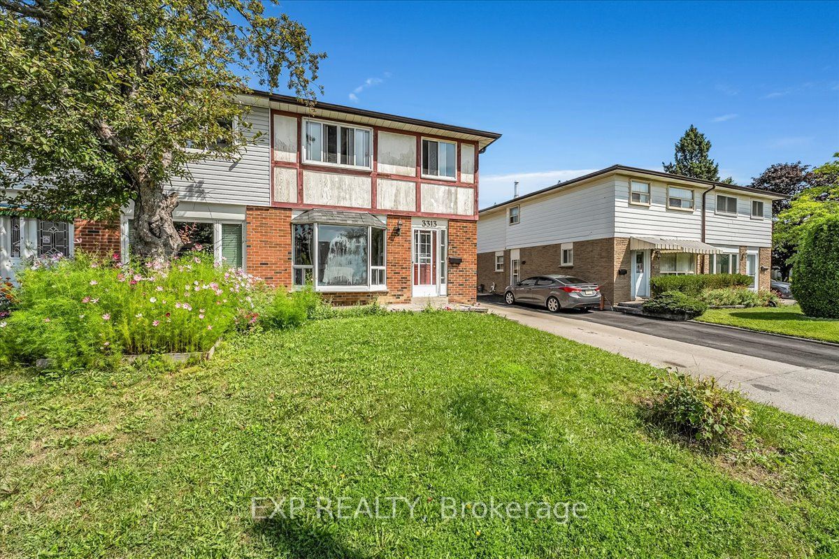 3313 Acala Crescent, Mississauga, ON L5A 3E4 photo 2