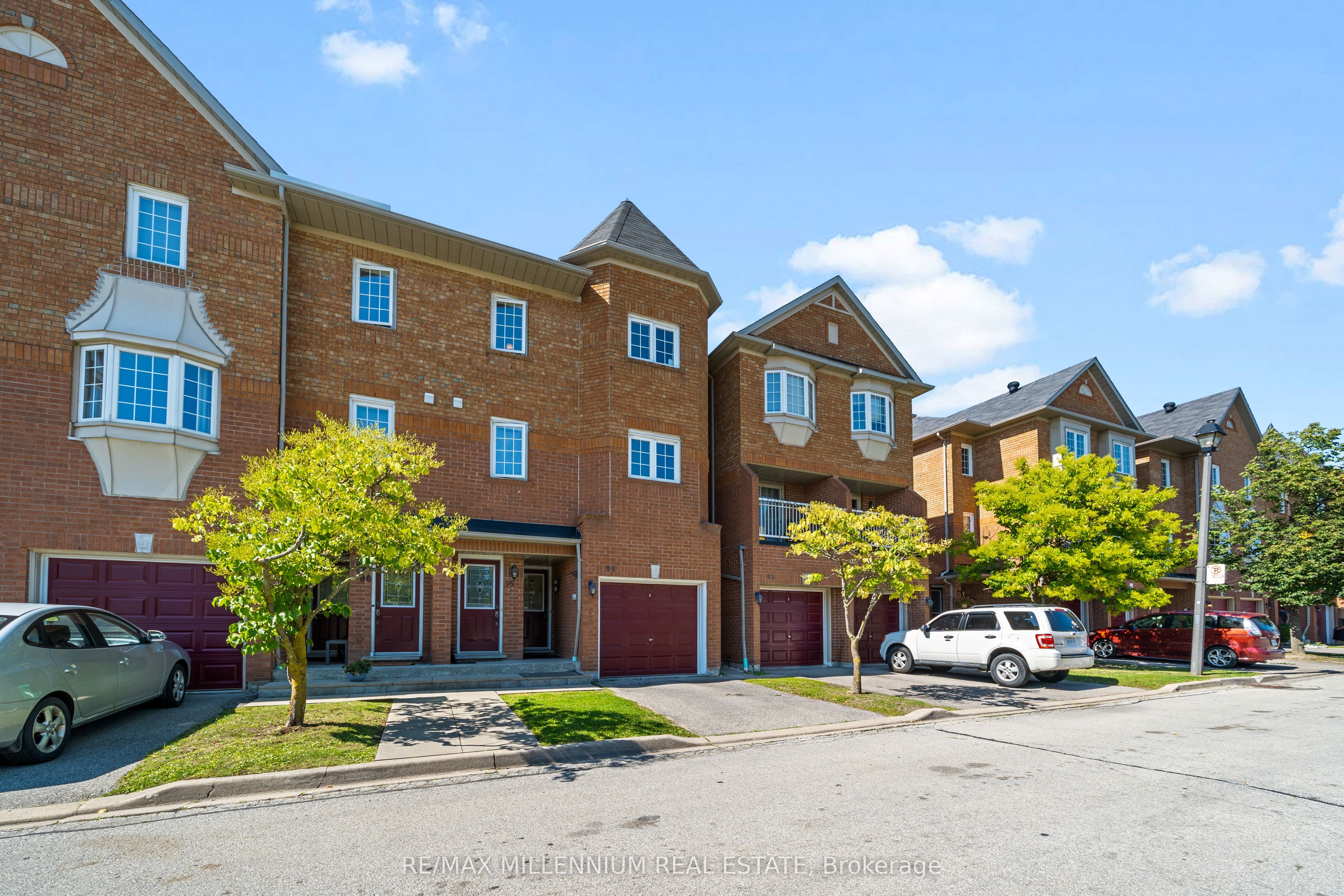 6950 Tenth Line W 94, Mississauga, ON L5N 6Y1 photo 2