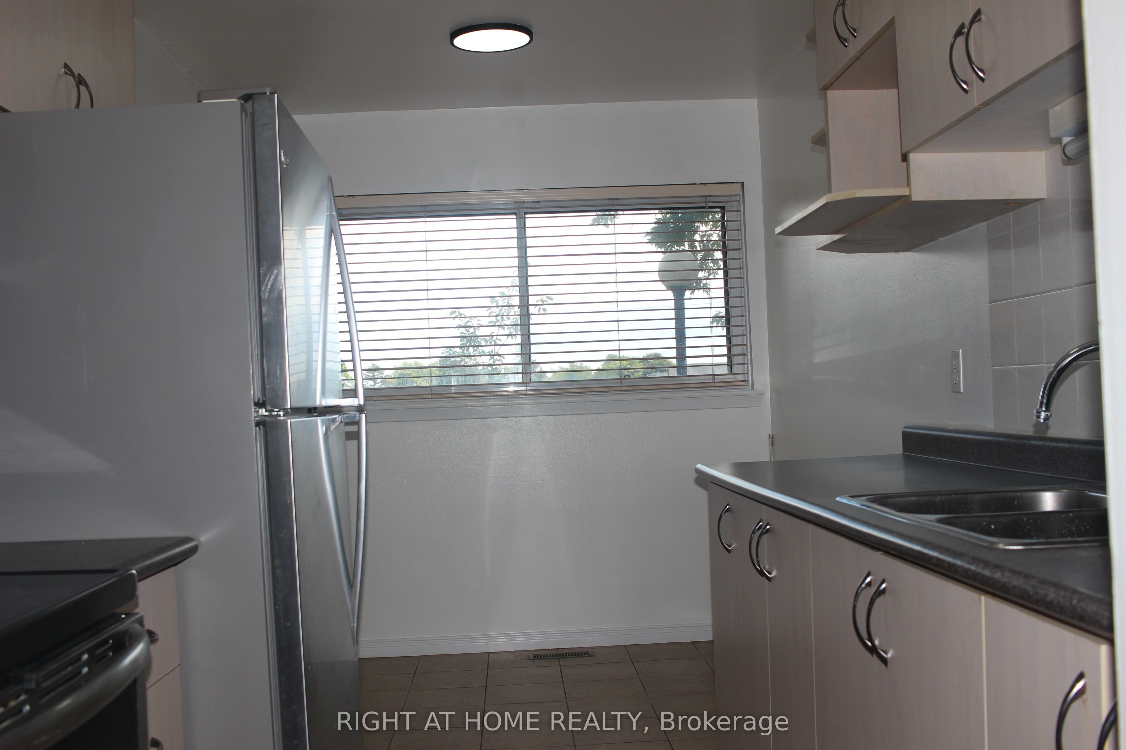 10 Fleetwood Crescent 10, Brampton, ON L6T 2E5 photo 5