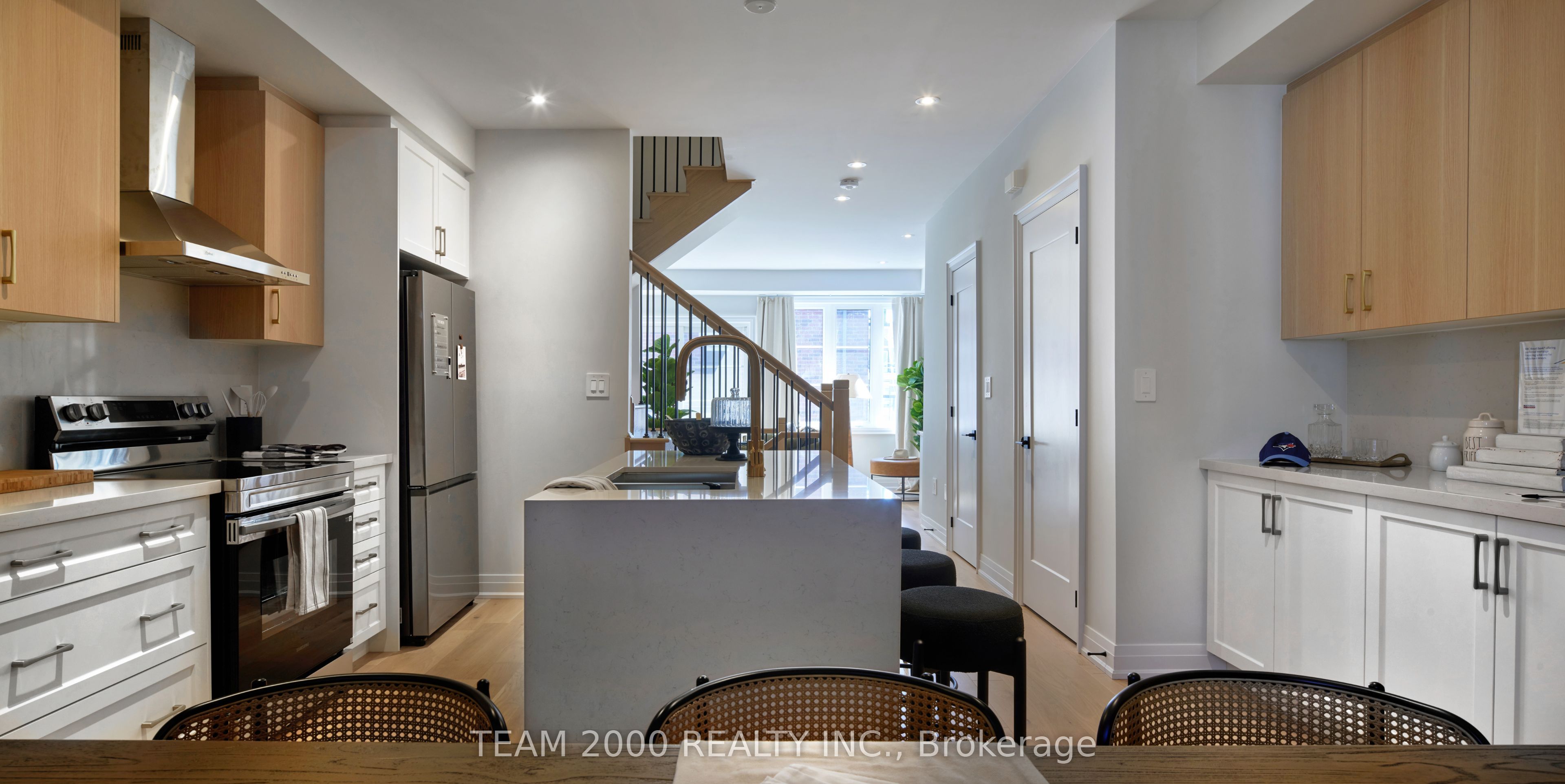5934 Saigon Street, Mississauga, ON L5V 0E9 photo 2