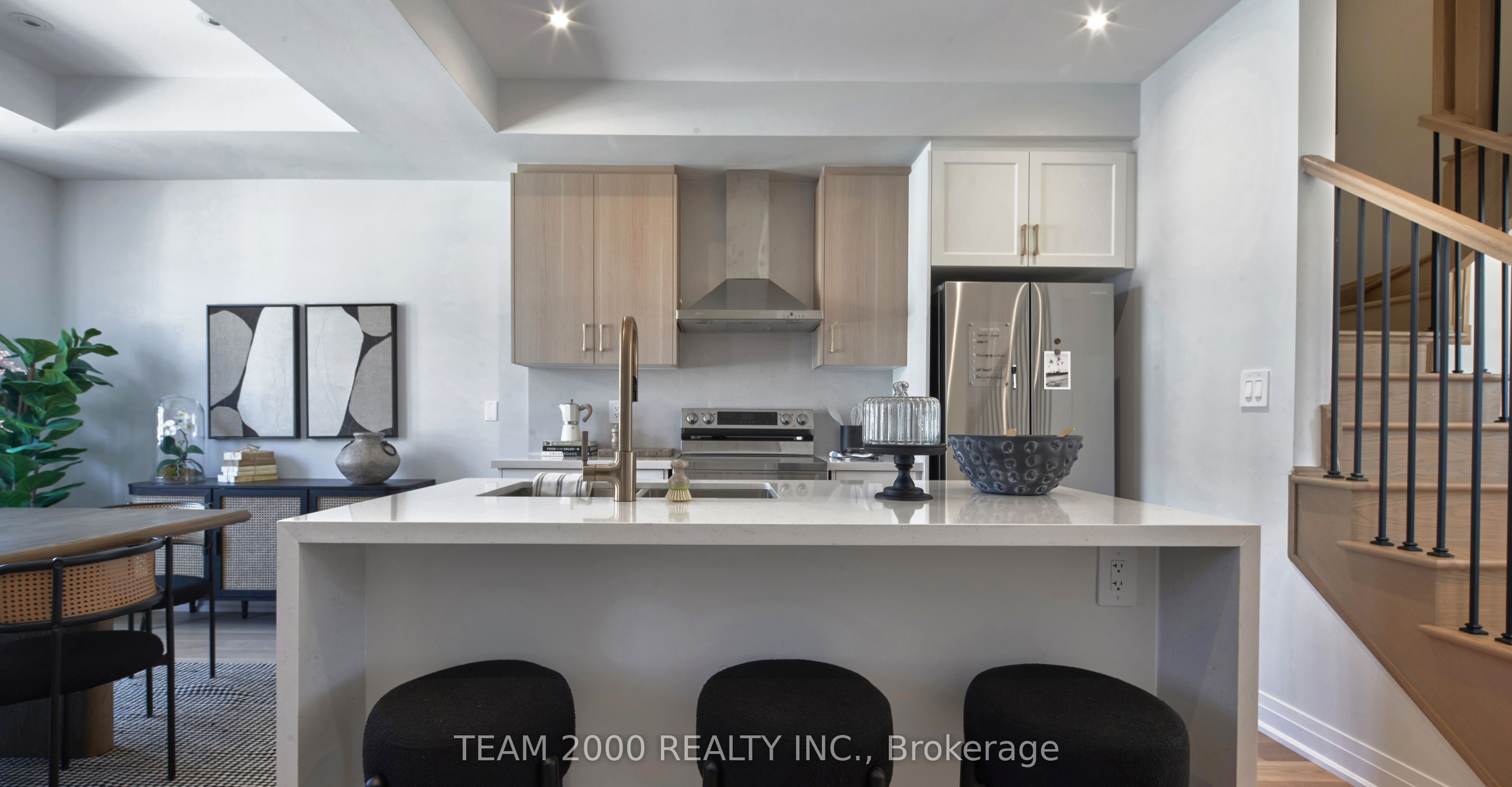 5934 Saigon Street, Mississauga, ON L5V 0E9 photo 3