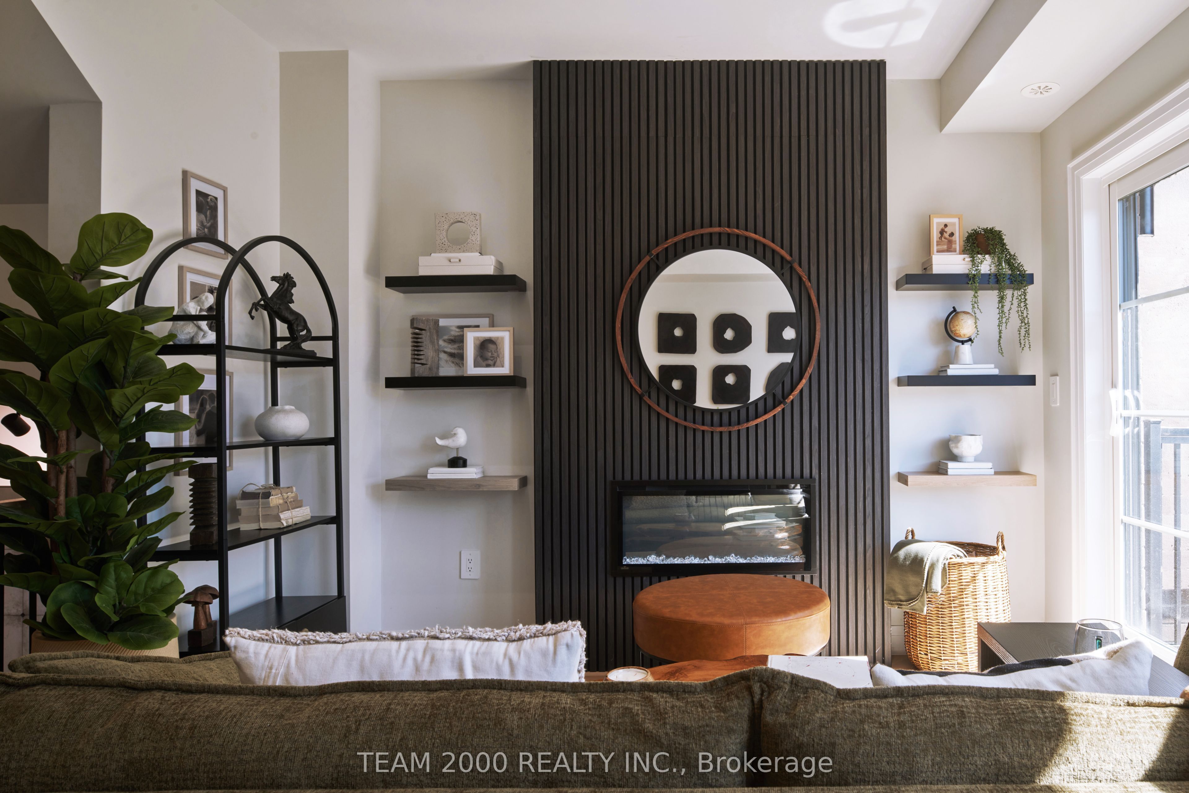 5934 Saigon Street, Mississauga, ON L5V 0E9 photo 4