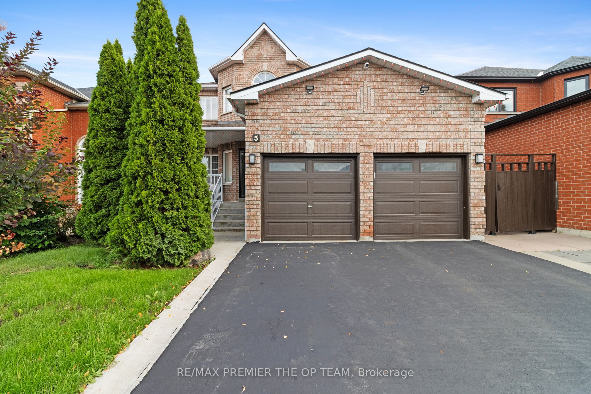 5 Southbury Manor Drive, Caledon, ON L7E 1X7 photo 2