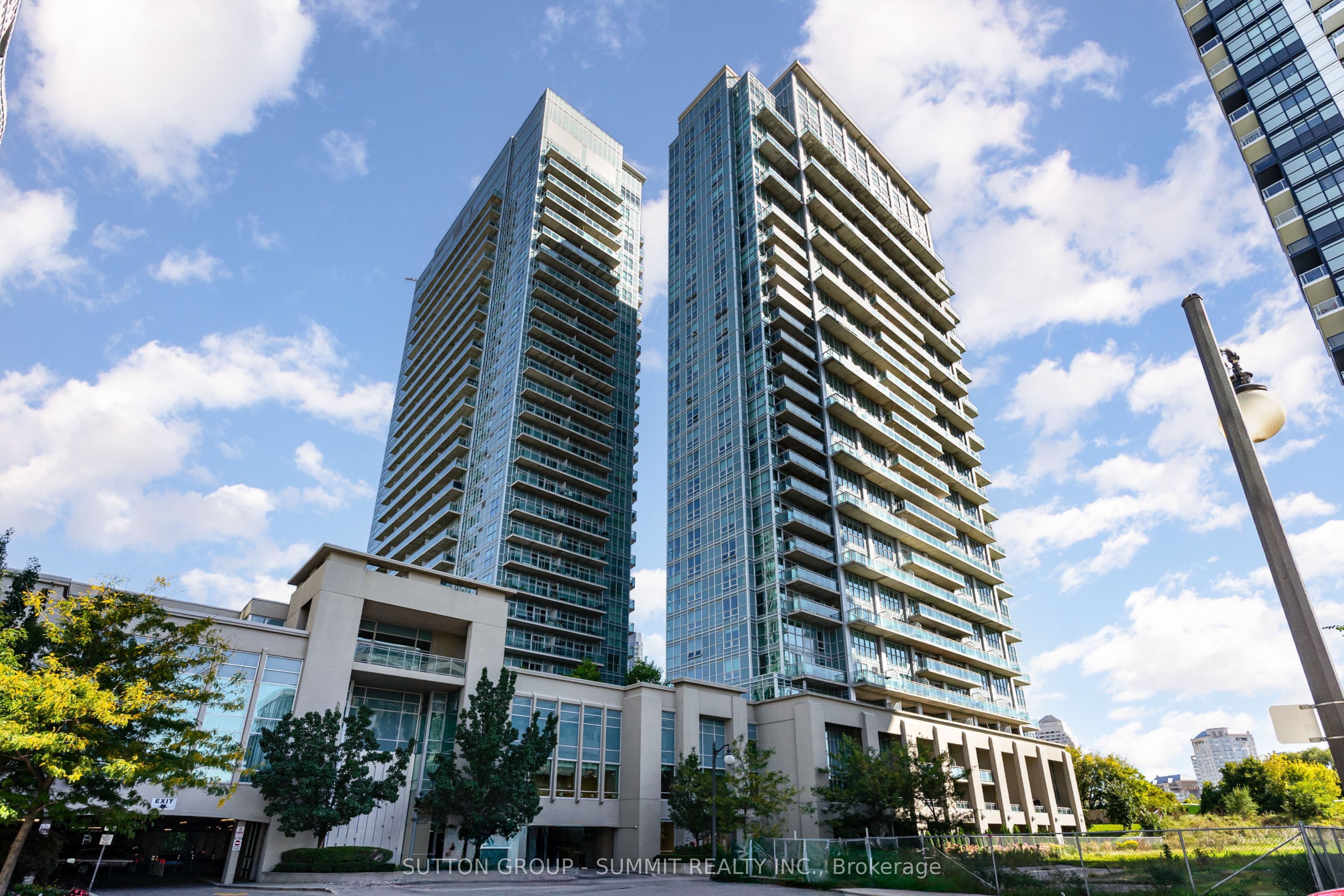 165 Legion Road N 1931, Toronto, ON M8Y 0B3