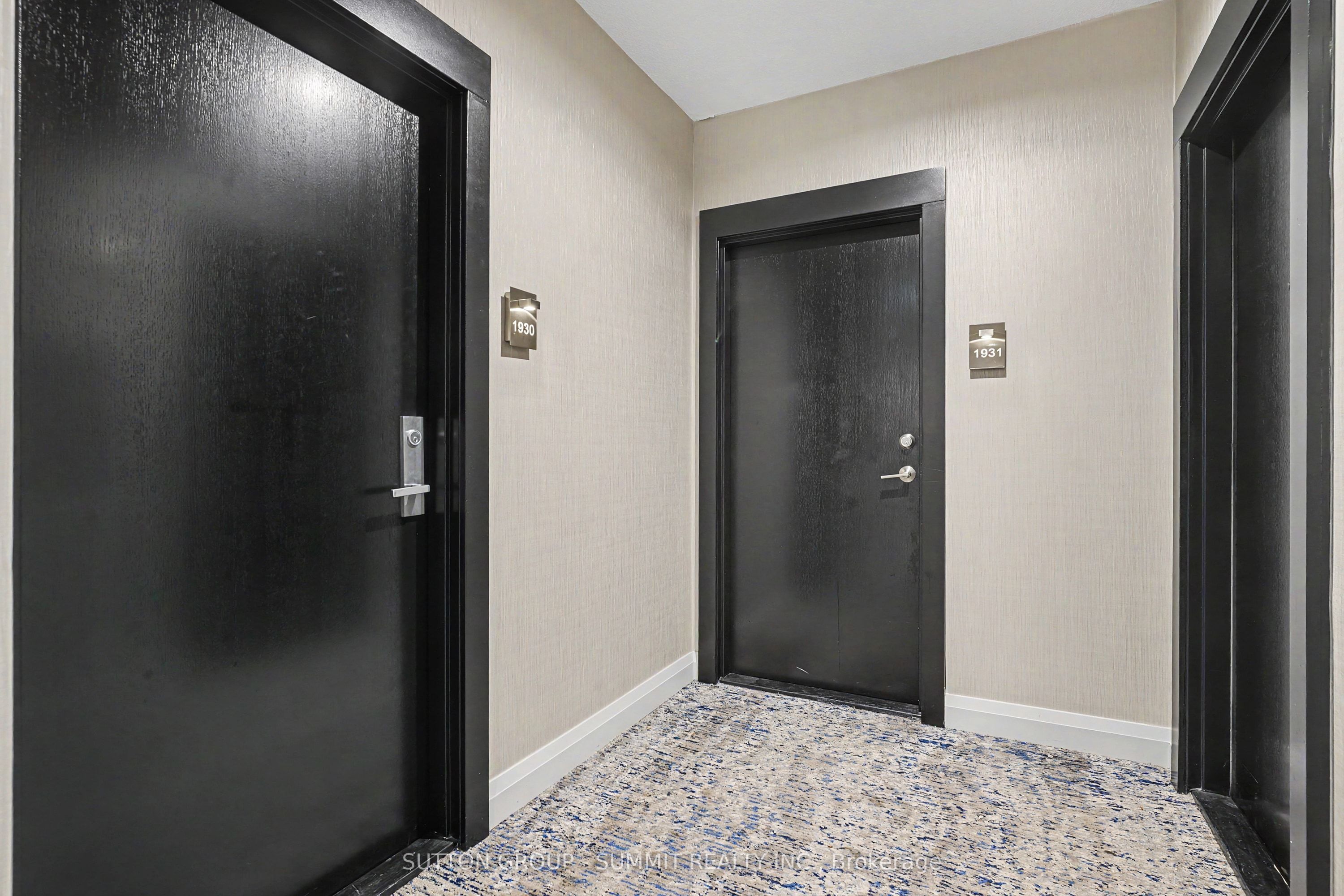 165 Legion Road N 1931, Toronto, ON M8Y 0B3 photo 2