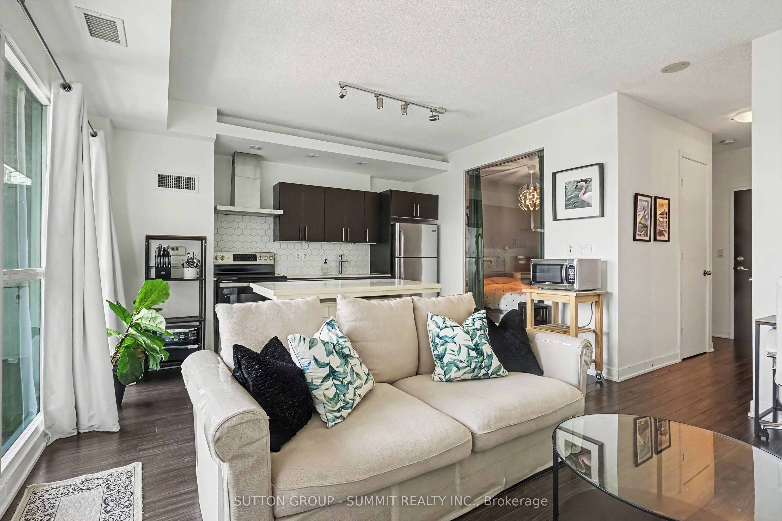 165 Legion Road N 1931, Toronto, ON M8Y 0B3 photo 4