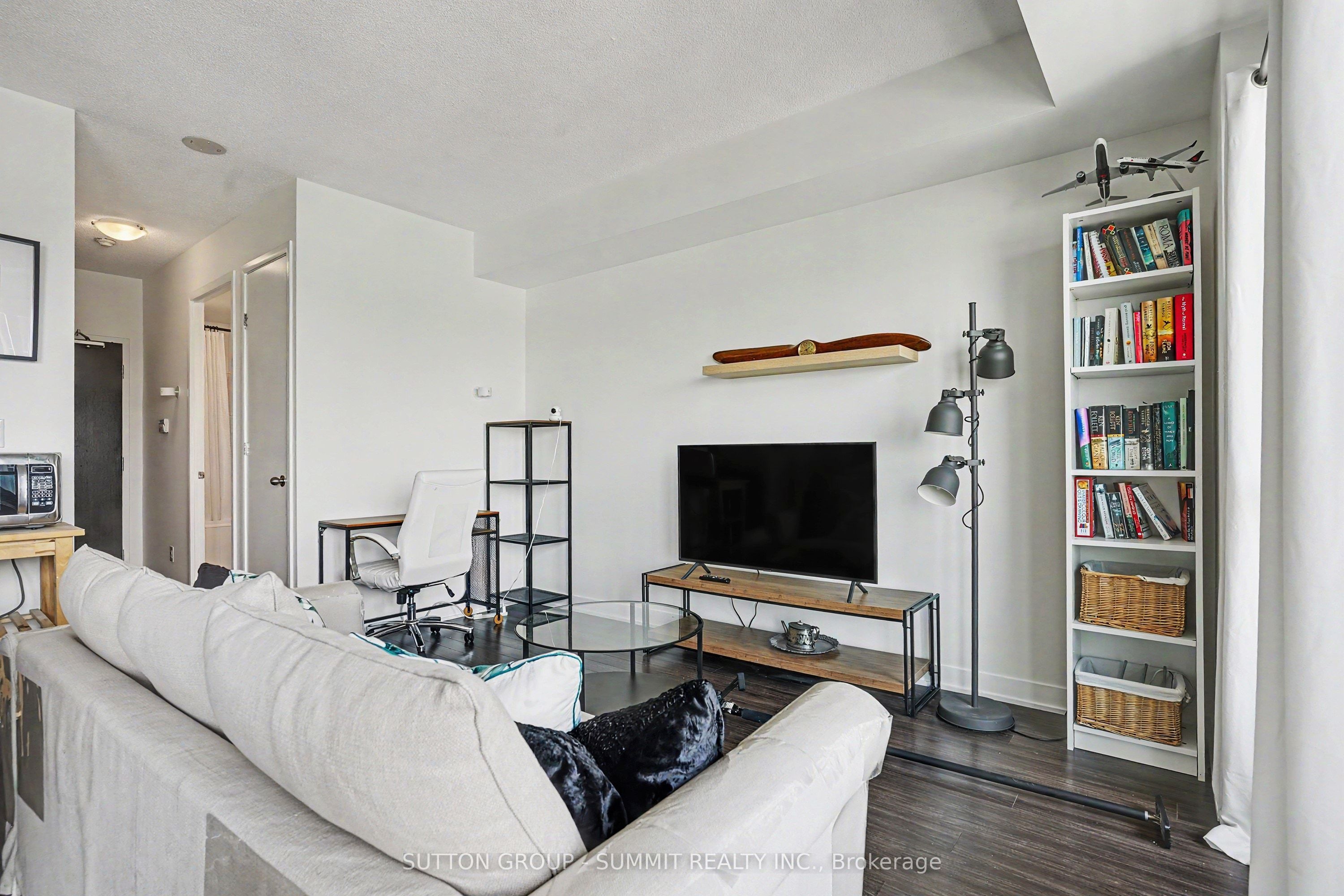 165 Legion Road N 1931, Toronto, ON M8Y 0B3 photo 5