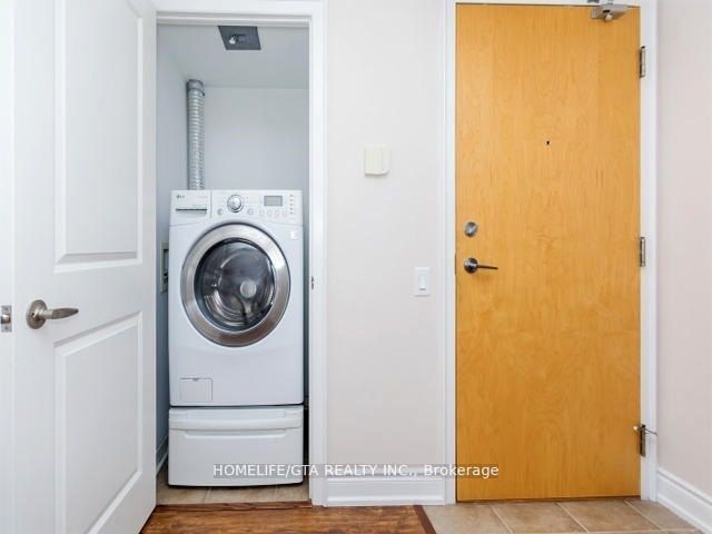 1040 The Queensway Avenue 710, Toronto, ON M8Z 1P7 photo 3