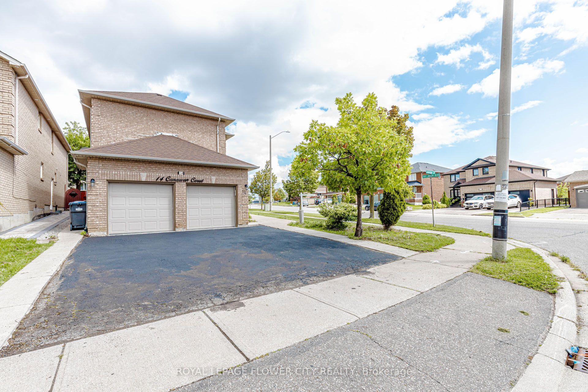 14 Canarvan Court, Brampton, ON L6Y 4X5 photo 2