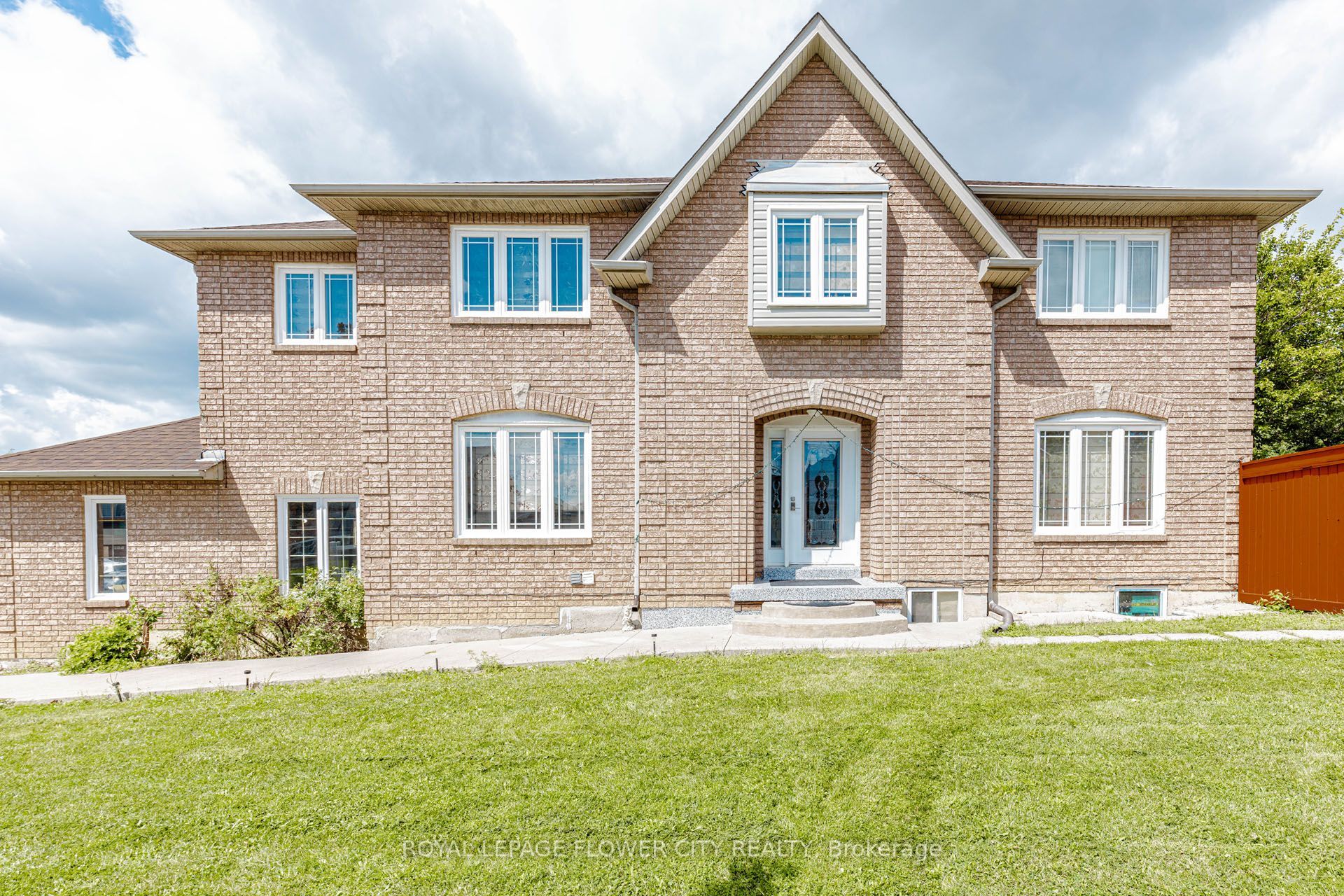 14 Canarvan Court, Brampton, ON L6Y 4X5 photo 3